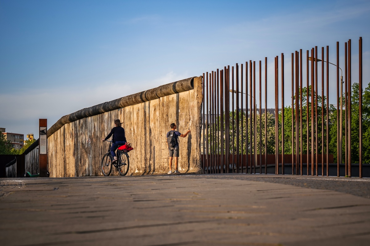 People at the Berlin Wall Memorial©GNTB Dagmar Schwelle