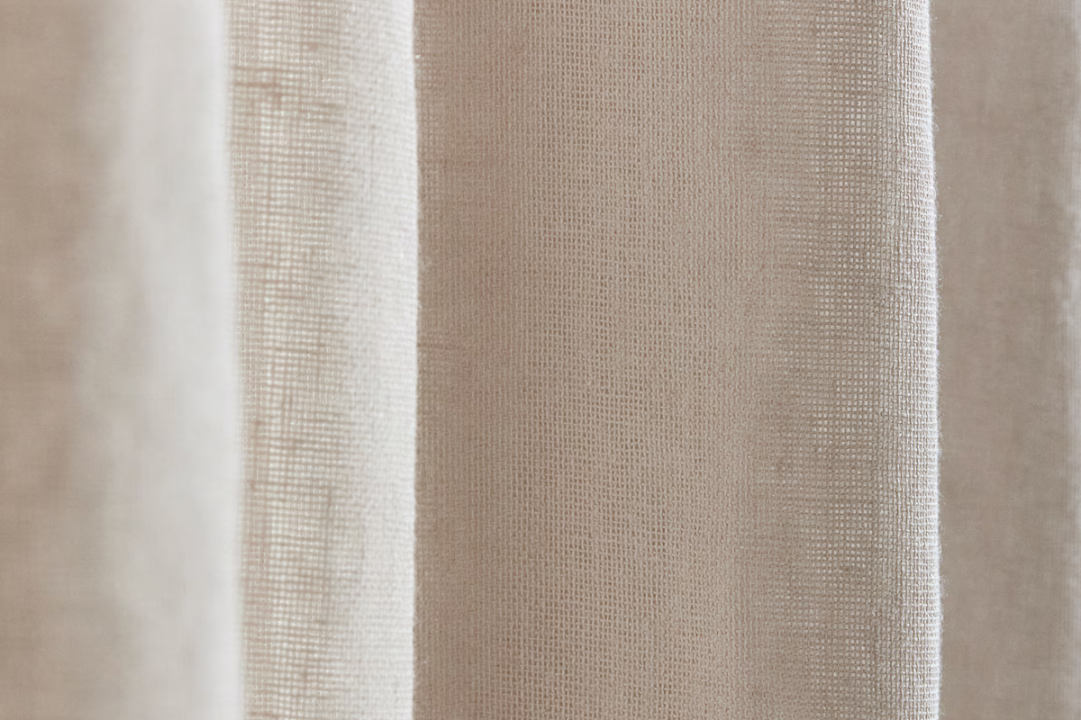 casa staycation di design, tende misto lino hm home