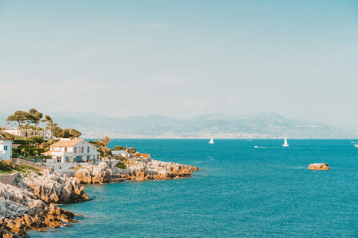 migliore spiaggia costa azzurra, Antibes, foto di Anthony Salerno Unsplash