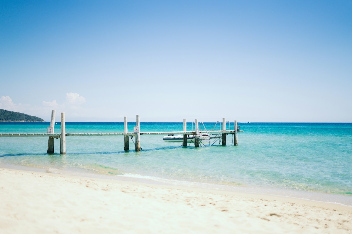 migliore spiaggia costa azzurra, Saint Tropez, foto di Valentin Kremer Unsplash