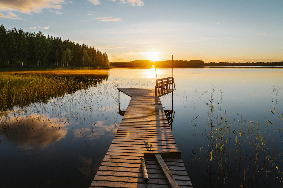 sole mezzanotte-svezia-foto di andreas-eriksson-unsplash